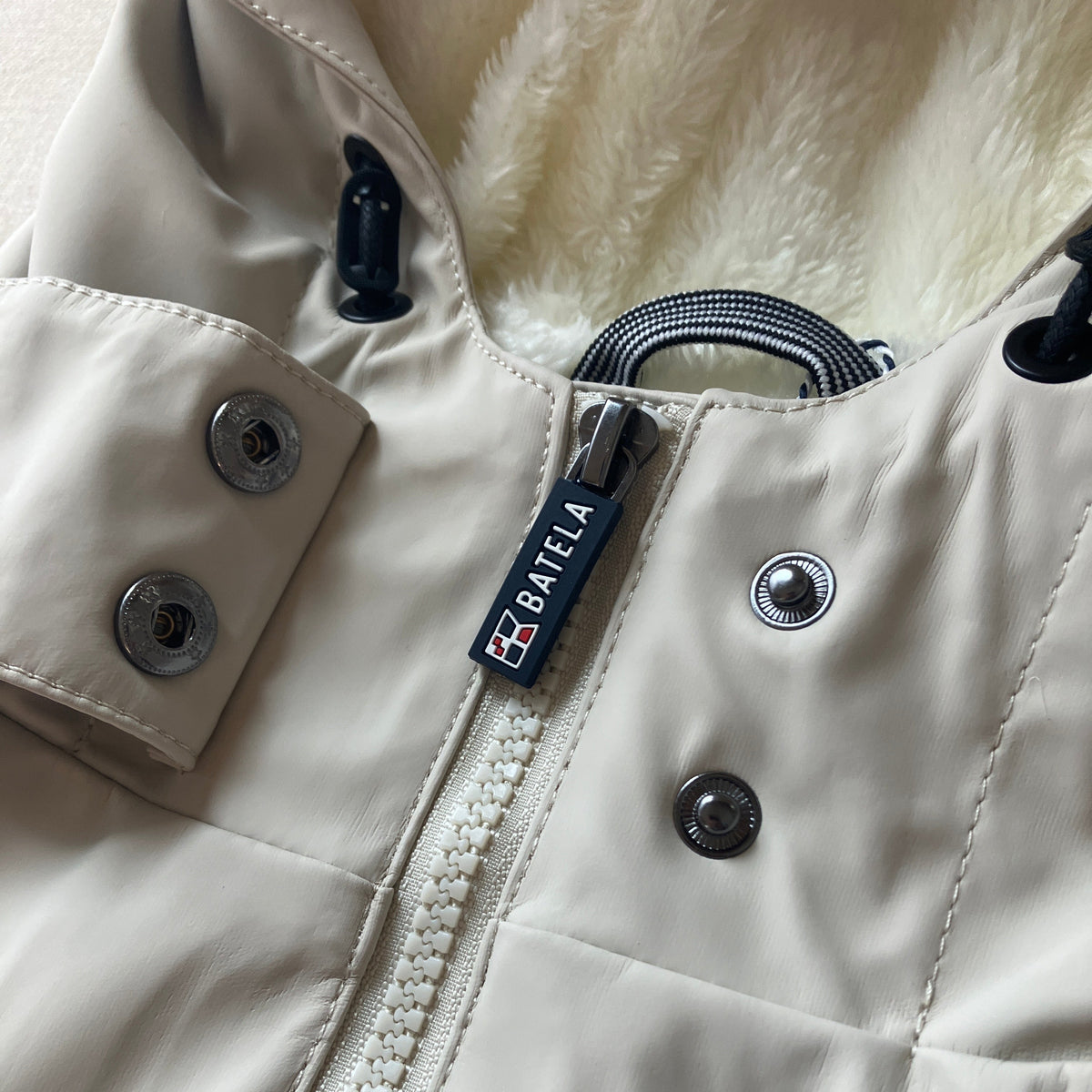 fleece-lined raincoat neck flap snaps with zipper